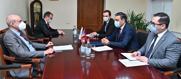 Омбудсмен Арман Татоян принял Чрезвычайного и Полномочного Посла Германии в Армении Михаэля Йоханнеса Банжаффа (19 января 2021). Ереван Омбудсмен Арман Татоян принял Чрезвычайного и Полномочного Посла Германии в Армении Михаэля Йоханнеса Банжаффа (19 января 2021). Ереван - Sputnik Армения