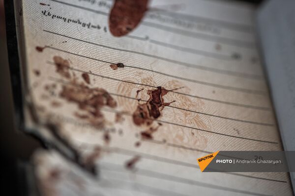 «Ռումբն ընկավ, թևերս հետ թռան...». Վարոյի տեսած իրական պատերազմն ու թևավոր երջանկությունը «Ռումբն ընկավ, թևերս հետ թռան...». Վարոյի տեսած իրական պատերազմն ու թևավոր երջանկությունը - Sputnik Արմենիա