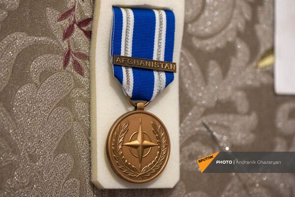 Снаряд упал, и я лишился рук: как армянский миротворец нашел силы жить дальше Снаряд упал, и я лишился рук: как армянский миротворец нашел силы жить дальше - Sputnik Армения