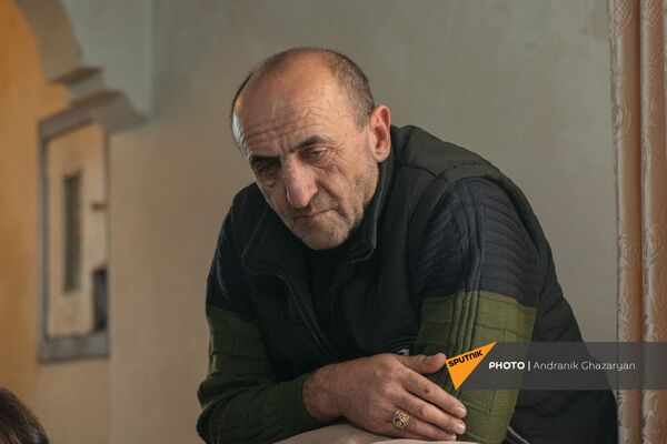 «Ռումբն ընկավ, թևերս հետ թռան...». Վարոյի տեսած իրական պատերազմն ու թևավոր երջանկությունը «Ռումբն ընկավ, թևերս հետ թռան...». Վարոյի տեսած իրական պատերազմն ու թևավոր երջանկությունը - Sputnik Արմենիա