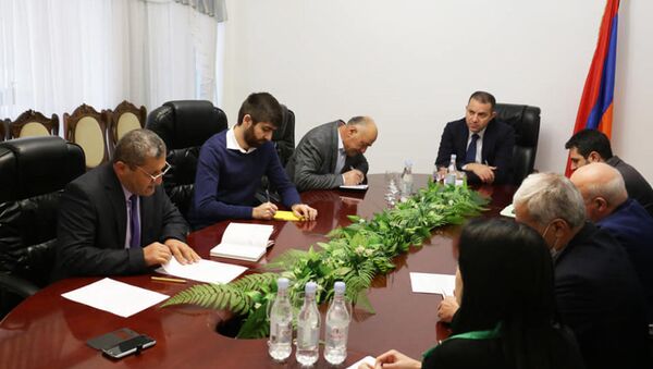 Министр экономики Ваан Керобян встретился с губернатором Меликсетом Погосяном и работниками мэрии (19 января 2021). Сюник - Sputnik Արմենիա