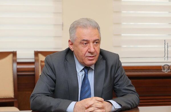 Вагаршак Арутюнян принял делегацию союза добровольцев Еркрапа Вагаршак Арутюнян принял делегацию союза добровольцев Еркрапа - Sputnik Армения