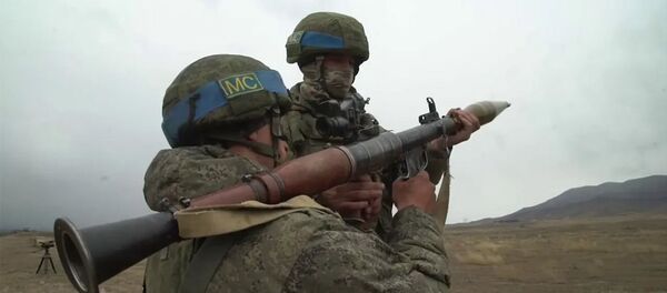 Занятия российских миротворцев по огневой подготовке Занятия российских миротворцев по огневой подготовке - Sputnik Армения