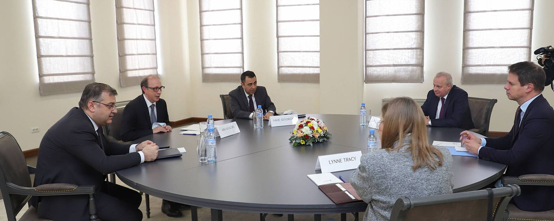 Глава МИД Ара Айвазян принял представителей стран-сопредседателей Минской группы ОБСЕ в Армении: посла России Сергея Копиркина, посла Франции Джонатана Лакота, посла США Линн Трейси (20 января 2021). Еревaн - Sputnik Армения, 1920, 02.04.2021
