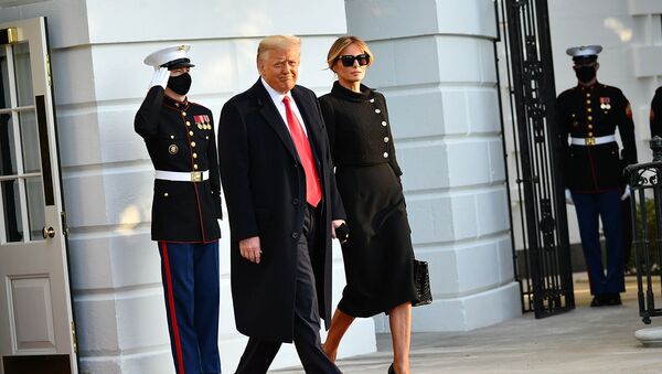 Президент США Дональд Трамп и Первая леди Мелания покидают Южную лужайку Белого дома в Вашингтоне, США - Sputnik Արմենիա