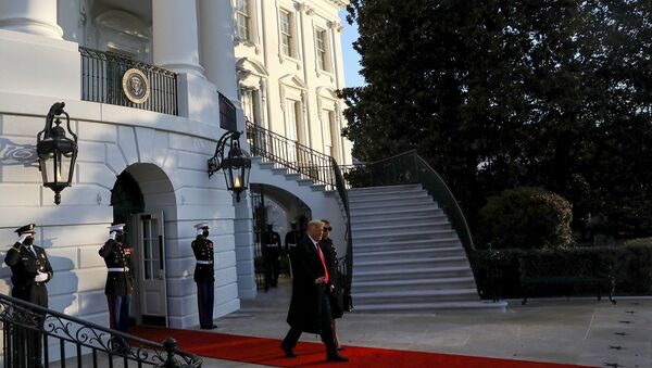 Президент США Дональд Трамп и первая леди Мелания Трамп покидают Белый дом в преддверии инаугурации Джо Байдена в Вашингтоне, США - Sputnik Армения