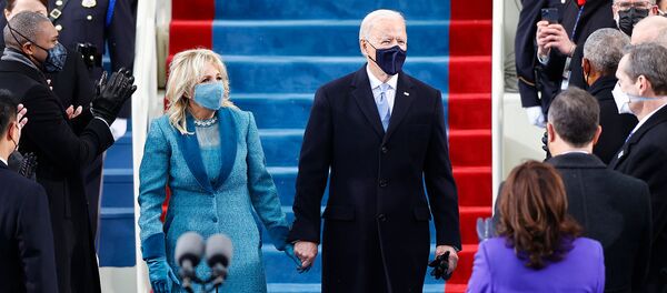 Избранный президент Джо Байден с супругой Джилл Байден прибывают на церемонию инаугурацию (20 января 2021). Вашингтон - Sputnik Армения