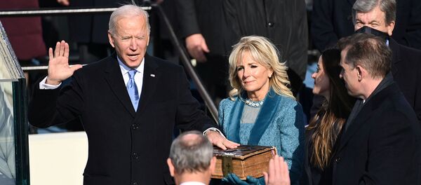 Избранный президент США Джо Байден во время присяги в качестве 46-го президента США в Капитолии США (20 января 2021). Вашингтон - Sputnik Արմենիա