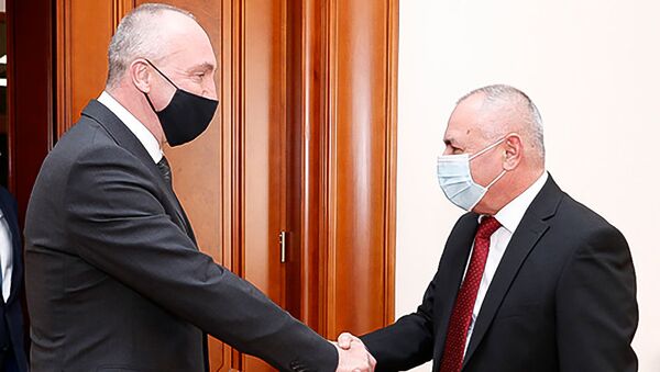 Министр по чрезвычайным ситуациям Анраник Пилоян встретился с ЧП послом Беларуси Александром Конюком (22 января 2021). Еревaн - Sputnik Армения