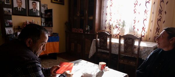 Артур и Аревик Геворкяны, родители погибших полицейских Геворка и Карена - Sputnik Արմենիա