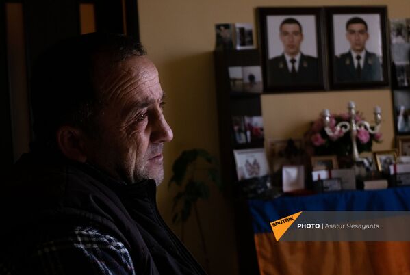 Շուշիում զոհված Գևորգ և Կարեն Գևորգյանների հայրը՝ Արթուրը - Sputnik Արմենիա