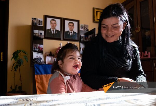 «Մա՞մ, էլի ջոկողություն ես անո՞ւմ...». Շուշիում նույն օրը զոհված եղբայրների պատմությունը «Մա՞մ, էլի ջոկողություն ես անո՞ւմ...». Շուշիում նույն օրը զոհված եղբայրների պատմությունը - Sputnik Արմենիա
