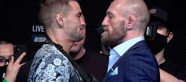 Битва взглядов Дастина Порье и Конора МакГрегора Битва взглядов Дастина Порье и Конора МакГрегора - Sputnik Армения