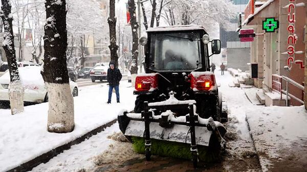 Уборка улиц от снега (23 января 2021). Степанакерт - Sputnik Армения