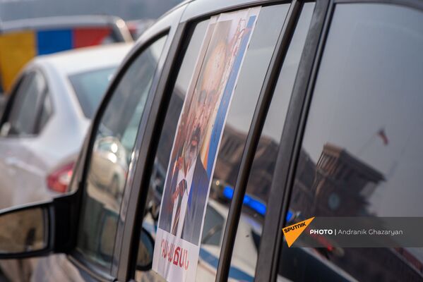 Автопробег с требованием отставки правительства во главе с Николом Пашиняном (24 января 2021). Еревaн - Sputnik Армения