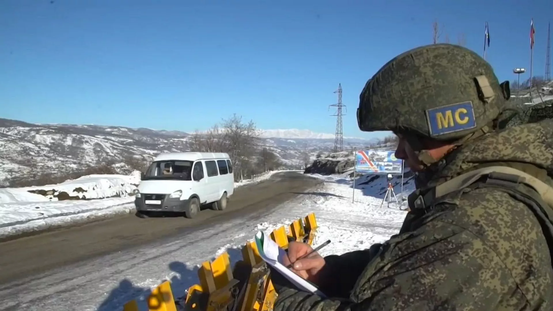 Российский миротворец на наблюдательном посту в Карабахе
