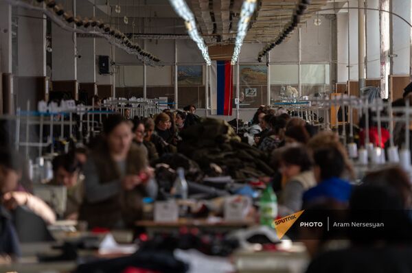 Երբ գործ չկա, մարդիկ ամեն ինչի պատրա՞ստ են. Վանաձորում նոր արտադրամաս է բացվել, բայց... - Sputnik Արմենիա