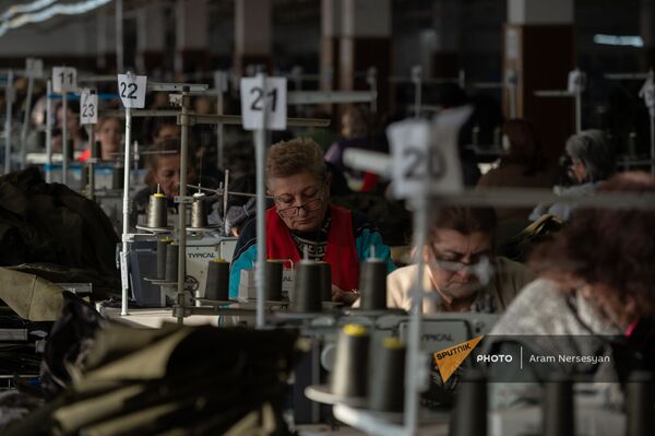 Новая швейная фабрика в Ванадзоре: 2000 вакантных мест ждут работников - видео Новая швейная фабрика в Ванадзоре: 2000 вакантных мест ждут работников - видео - Sputnik Армения