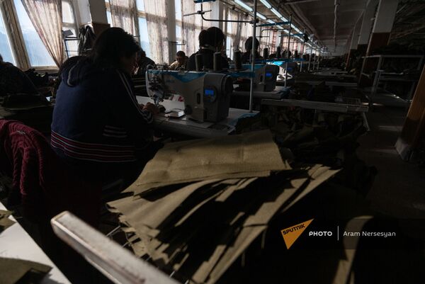 Երբ գործ չկա, մարդիկ ամեն ինչի պատրա՞ստ են. Վանաձորում նոր արտադրամաս է բացվել, բայց... - Sputnik Արմենիա