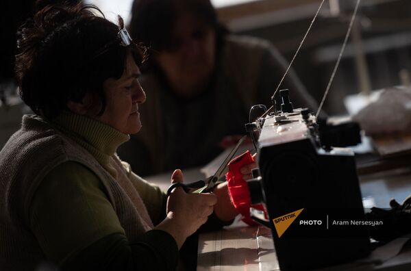 Новая швейная фабрика в Ванадзоре: 2000 вакантных мест ждут работников - видео Новая швейная фабрика в Ванадзоре: 2000 вакантных мест ждут работников - видео - Sputnik Армения