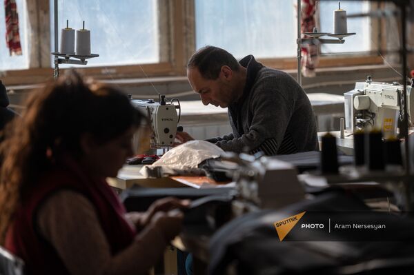 Новая швейная фабрика в Ванадзоре: 2000 вакантных мест ждут работников - видео Новая швейная фабрика в Ванадзоре: 2000 вакантных мест ждут работников - видео - Sputnik Армения