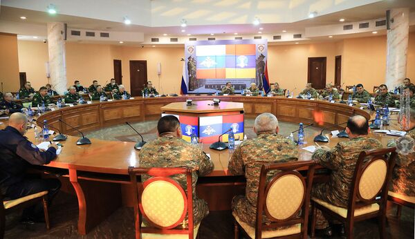 Делегация Генштаба ВС России прибыла в Армению Делегация Генштаба ВС России прибыла в Армению - Sputnik Армения