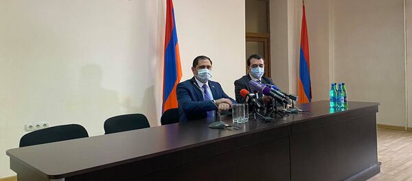 Министр территориального управления и инфраструктуры Сурен Папикян представил новоназначенного губернатора Ширака Ованеса Арутюняна главам общин (26 января 2021). Гюмри Министр территориального управления и инфраструктуры Сурен Папикян представил новоназначенного губернатора Ширака Ованеса Арутюняна главам общин (26 января 2021). Гюмри - Sputnik Արմենիա