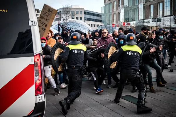Акция протеста против ограничений, введенных для сдерживания коронавируса (24 января 2021). Нидерланды Акция протеста против ограничений, введенных для сдерживания коронавируса (24 января 2021). Нидерланды - Sputnik Армения