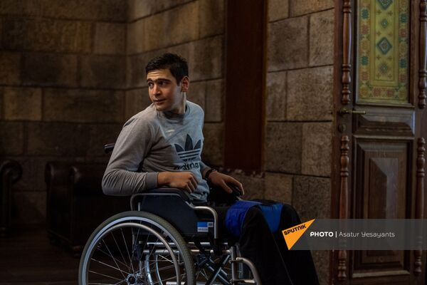 Пациент реабилитационного центра Защитника Отечества, снайпер разведывательного взвода Генрик Никогосян (14 января 2021). Ереван - Sputnik Армения