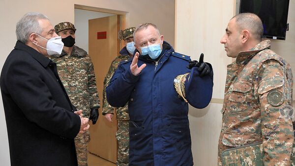 Министр обороны Вагаршак Арутюнян в сопровождении с руководством ПВО ВС России посетил воинскую часть (26 января 2021). Армения - Sputnik Армения