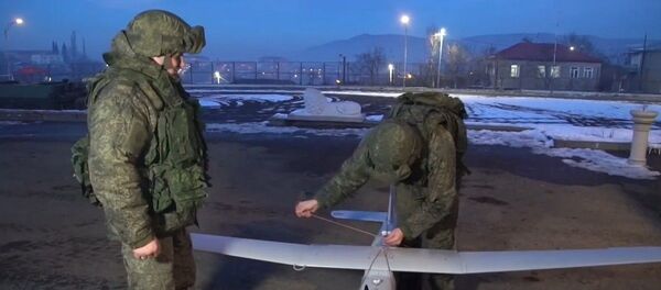 Российские военнослужащие готовятся к работе в совместном Российско-Турецком центре по контролю за прекращением огня Российские военнослужащие готовятся к работе в совместном Российско-Турецком центре по контролю за прекращением огня - Sputnik Армения