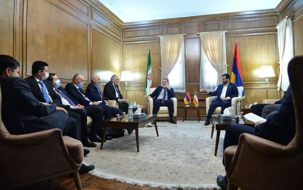 Делегация во главе с министром экономики Армении Вааном Керобяном провела ряд встреч с представителями правительства Ирана (27 января 2021). Тегеран - Sputnik Армения
