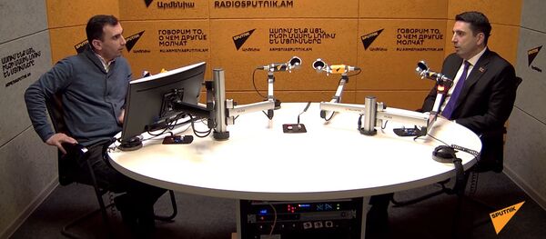 Оппозиция действует бездарно, а власть дает выход из кризиса –Ален Симонян Оппозиция действует бездарно, а власть дает выход из кризиса –Ален Симонян - Sputnik Армения