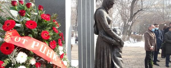 Памятник детям блокадного Ленинграда в Ереване - Sputnik Армения