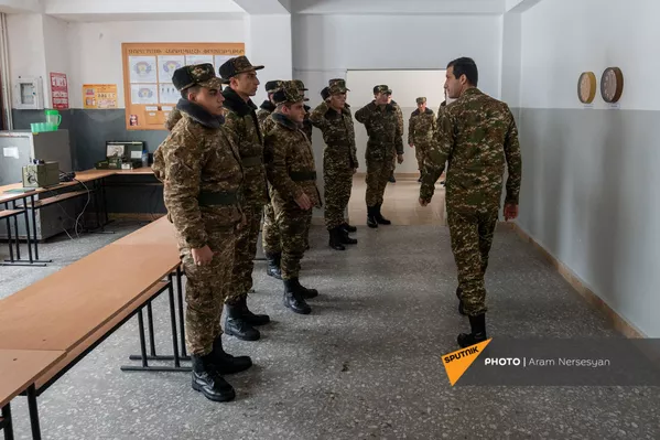 В тот же день были возвращены потерянные боевые позиции, что позволило стабилизировать ситуацию на передовой и оставшихся фронтах. - Sputnik Армения