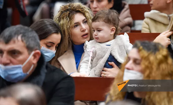 Спасая жизни на войне: в Ереванском медуниверситете чтят память героев в белых халатах Спасая жизни на войне: в Ереванском медуниверситете чтят память героев в белых халатах - Sputnik Армения