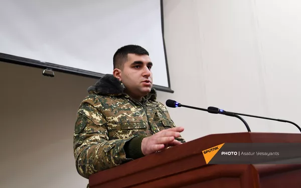 Спасая жизни на войне: в Ереванском медуниверситете чтят память героев в белых халатах Спасая жизни на войне: в Ереванском медуниверситете чтят память героев в белых халатах - Sputnik Армения