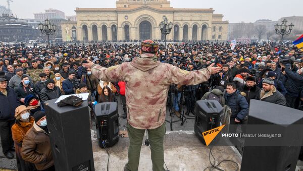 Аршак Закарян на митинге оппозиции на площади Республики (28 января 2021). Еревaн - Sputnik Արմենիա