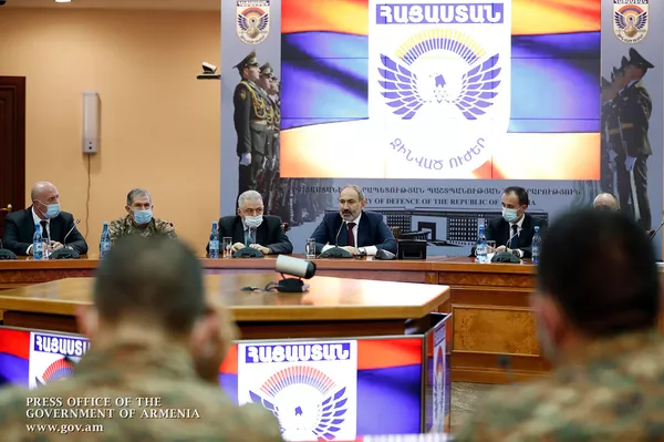Пашинян на встрече с генералитетом назвал основную задачу на ближайшее время Пашинян на встрече с генералитетом назвал основную задачу на ближайшее время - Sputnik Армения
