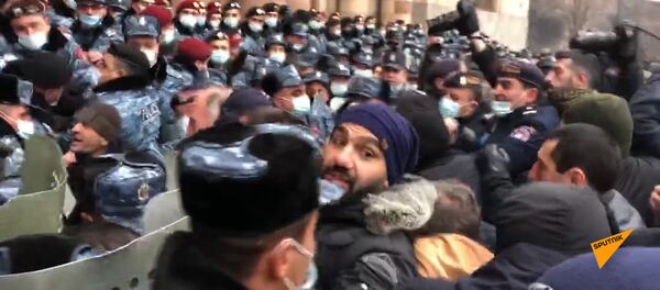 Стычка у Правительства Стычка у Правительства - Sputnik Армения