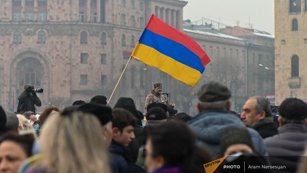 Режиссер Аршак Закарян на митинге оппозиции на площади Республики (28 января 2021). Еревaн - Sputnik Արմենիա