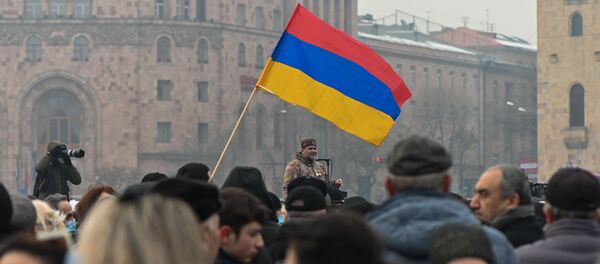 Режиссер Аршак Закарян на митинге оппозиции на площади Республики (28 января 2021). Еревaн Режиссер Аршак Закарян на митинге оппозиции на площади Республики (28 января 2021). Еревaн - Sputnik Армения