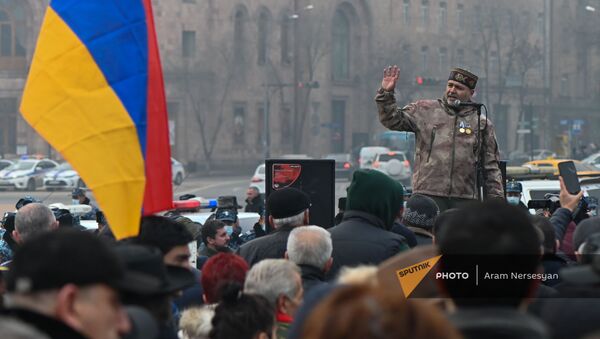 Режиссер Аршак Закарян на митинге оппозиции на площади Республики (28 января 2021). Еревaн - Sputnik Արմենիա