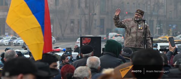 Режиссер Аршак Закарян на митинге оппозиции на площади Республики (28 января 2021). Еревaн Режиссер Аршак Закарян на митинге оппозиции на площади Республики (28 января 2021). Еревaн - Sputnik Армения