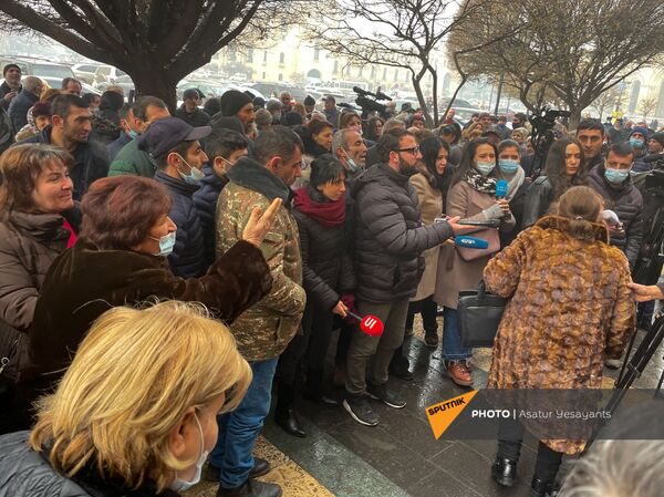 Нам нужна крыша над головой: беженцы из Кашатага проводят акцию протеста в Ереване - Sputnik Армения
