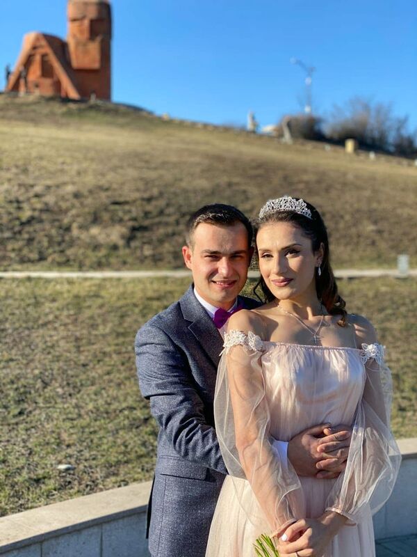 «Հայրիկն ինձ ուզում էր հարսի շորով տեսնել` չհասցրեց». հետպատերազմյան հարսանիքներն Արցախում - Sputnik Արմենիա