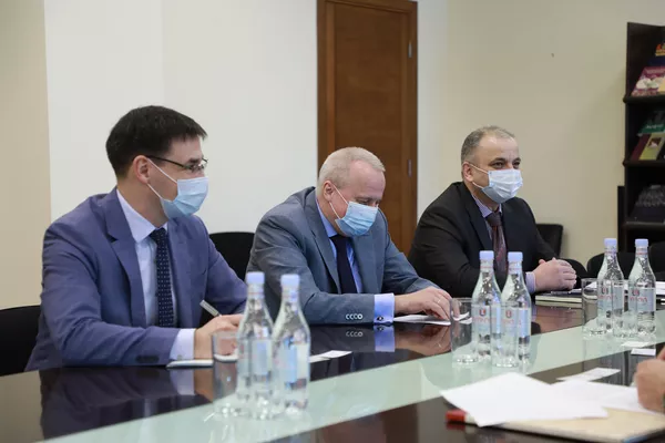 Глава Минобразования Армении и посол России обсудили совместные проекты Глава Минобразования Армении и посол России обсудили совместные проекты - Sputnik Армения
