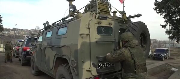 Марш российских миротворцев к месту развертывания центра по урегулированию конфликта в Карабахе Марш российских миротворцев к месту развертывания центра по урегулированию конфликта в Карабахе - Sputnik Արմենիա