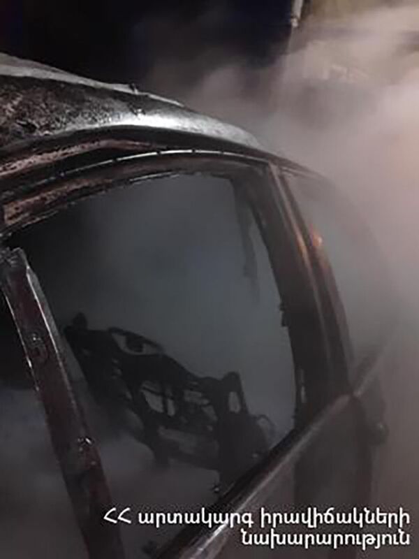 Արարատի մարզի տներից մեկի բակում ավտոմեքենա է այրվել - Sputnik Արմենիա