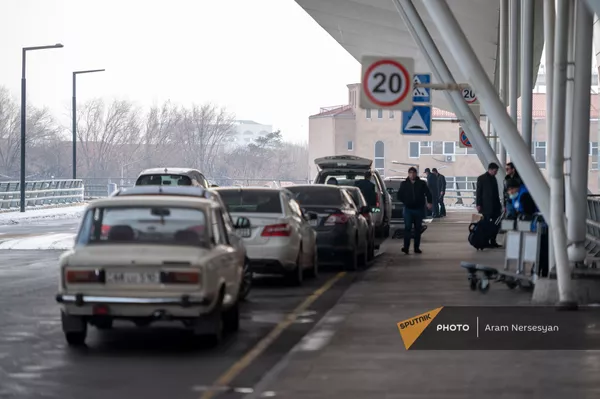 Вход в терминал для вылетов аэропорта Звартноц (1 февраля 2021). Еревaн Вход в терминал для вылетов аэропорта Звартноц (1 февраля 2021). Еревaн - Sputnik Армения